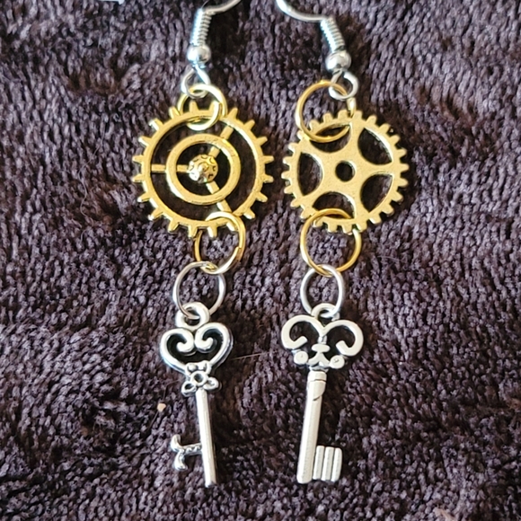 A Set of Keys Earrings Pair - Picture 10 of 10